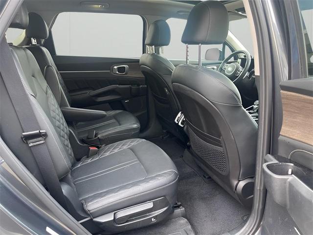 Photo of 2021 Gravity Gray Kia Sorento