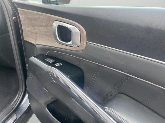 Photo of 2021 Gravity Gray Kia Sorento