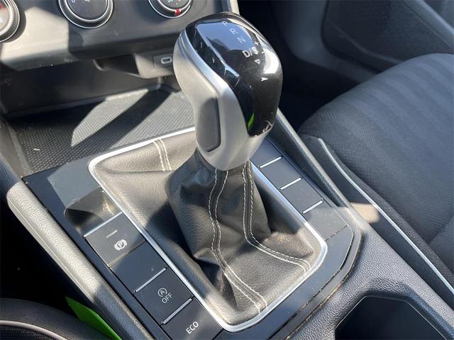 Photo of 2024 Platinum Gray Metallic Volkswagen Jetta