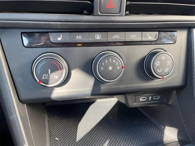Photo of 2024 Platinum Gray Metallic Volkswagen Jetta