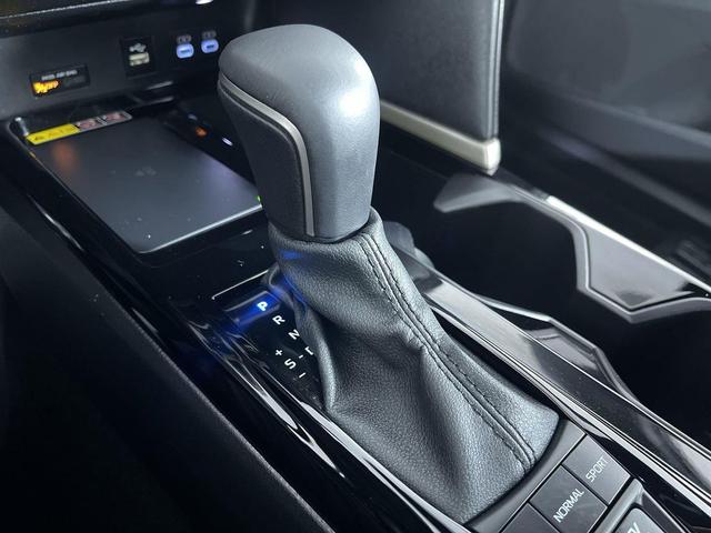 Photo of 2025 Midnight Black Metallic Toyota Camry