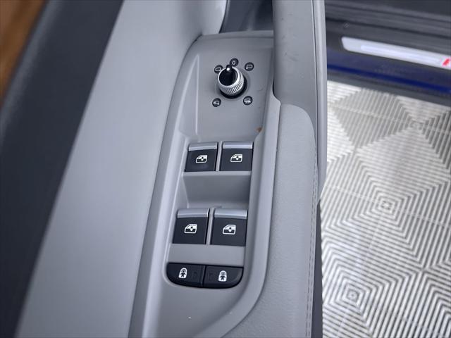 Photo of 2022 Navarra Blue Metallic Audi Q5