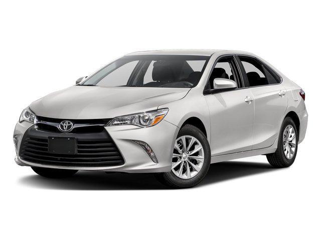 Photo of 2016 Super White Toyota Camry