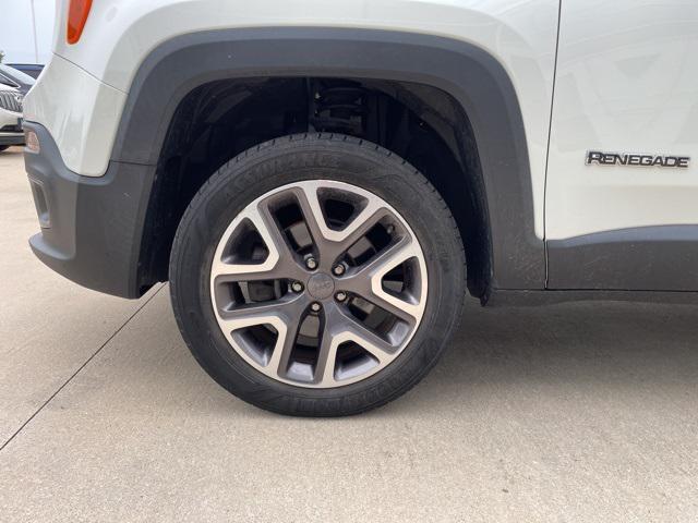 Photo of 2015 Alpine White Jeep Renegade