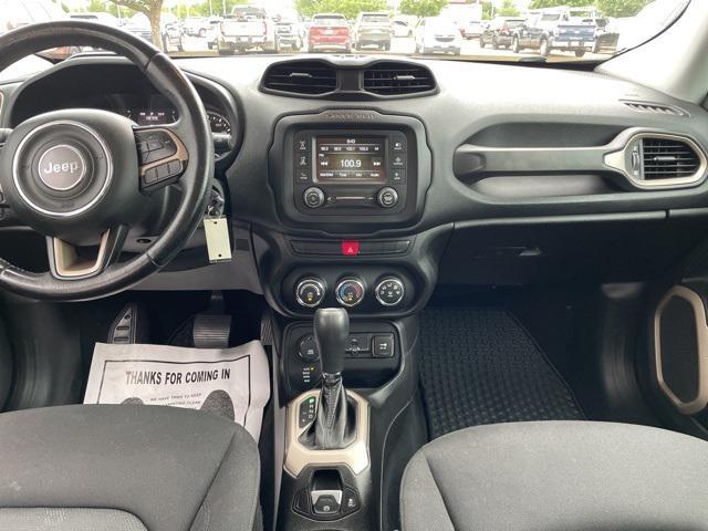 Photo of 2015 Alpine White Jeep Renegade