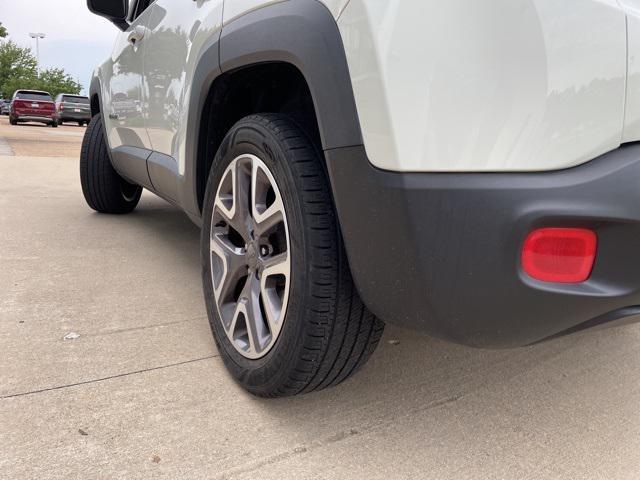 Photo of 2015 Alpine White Jeep Renegade