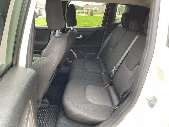 Photo of 2015 Alpine White Jeep Renegade