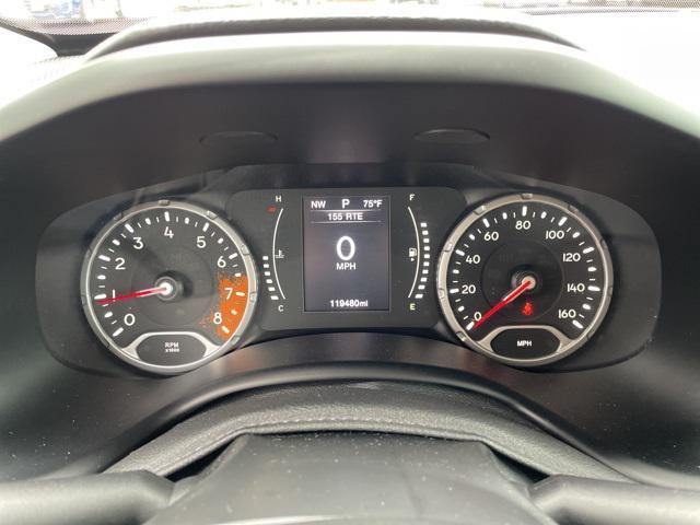 Photo of 2015 Alpine White Jeep Renegade