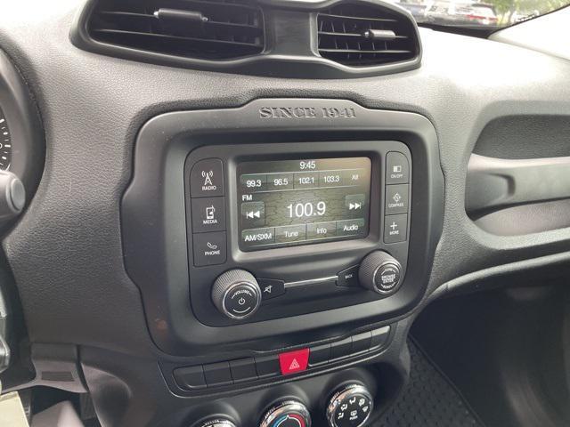 Photo of 2015 Alpine White Jeep Renegade