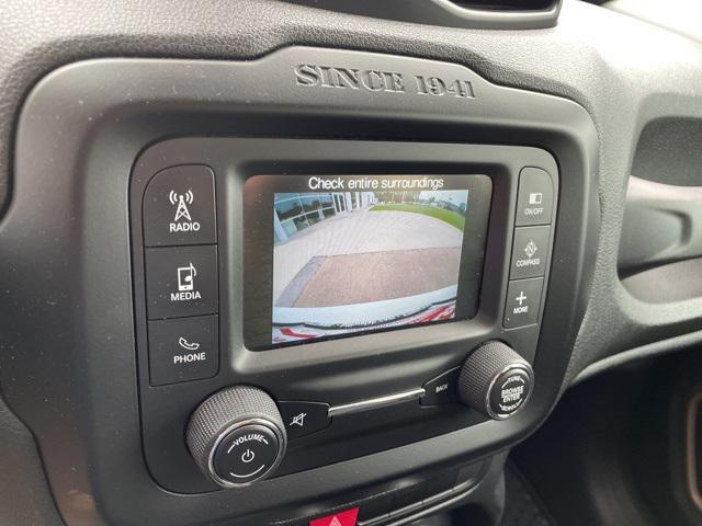 Photo of 2015 Alpine White Jeep Renegade
