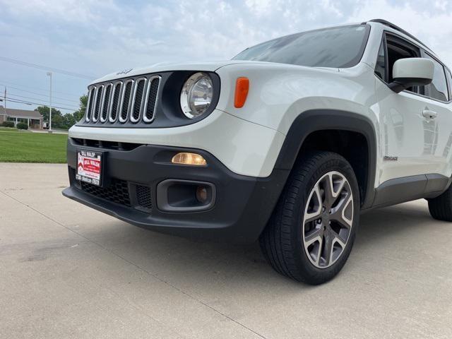 Photo of 2015 Alpine White Jeep Renegade