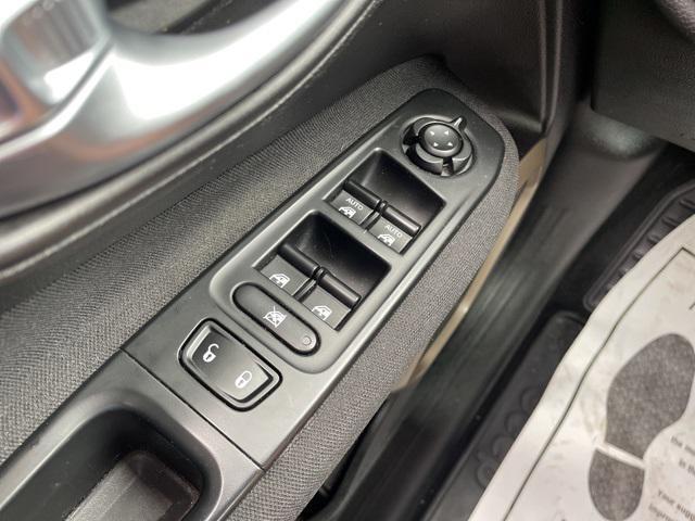 Photo of 2015 Alpine White Jeep Renegade