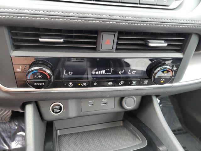 Photo of 2023 Super Black Nissan Rogue