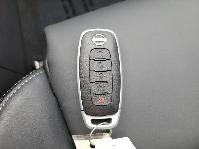 Photo of 2023 Super Black Nissan Rogue