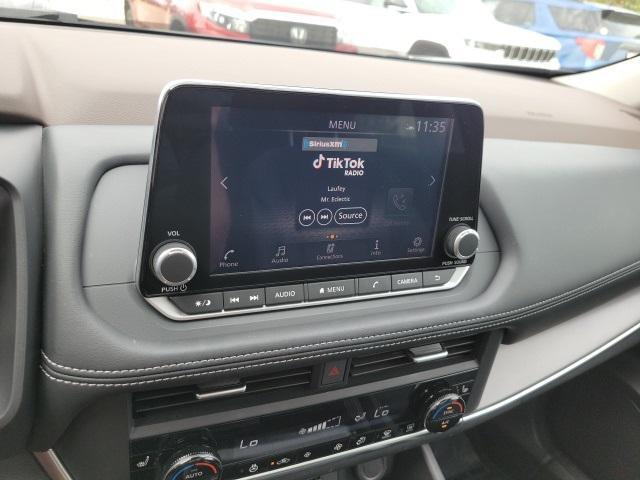 Photo of 2023 Super Black Nissan Rogue