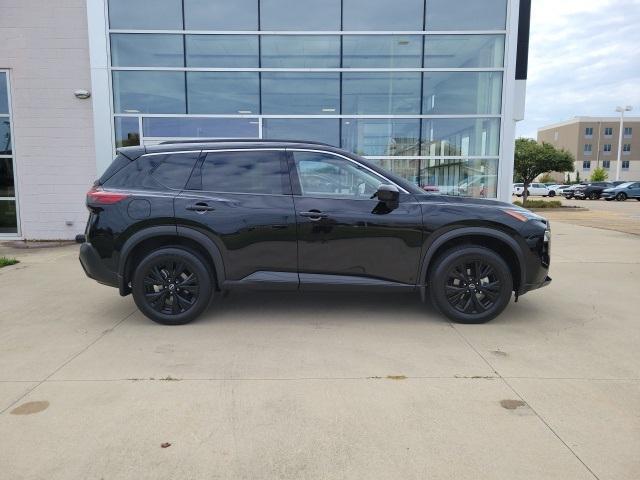 Photo of 2023 Super Black Nissan Rogue