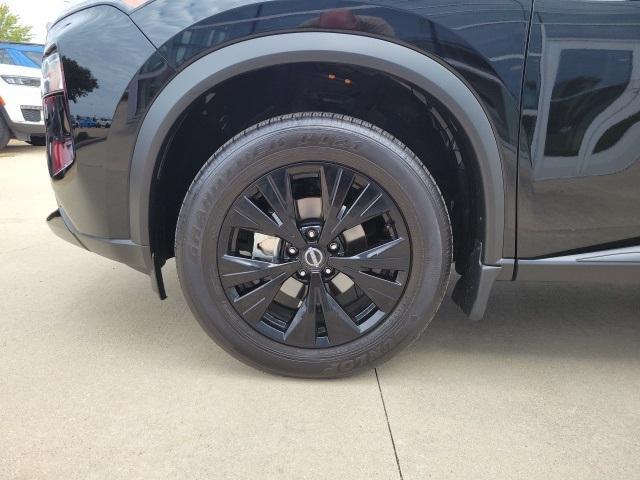 Photo of 2023 Super Black Nissan Rogue