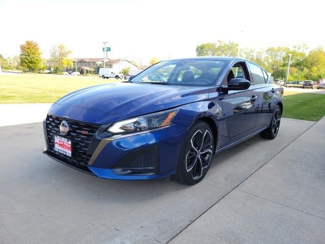 Photo of 2023 Deep Blue Pearl Nissan Altima