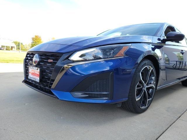 Photo of 2023 Deep Blue Pearl Nissan Altima