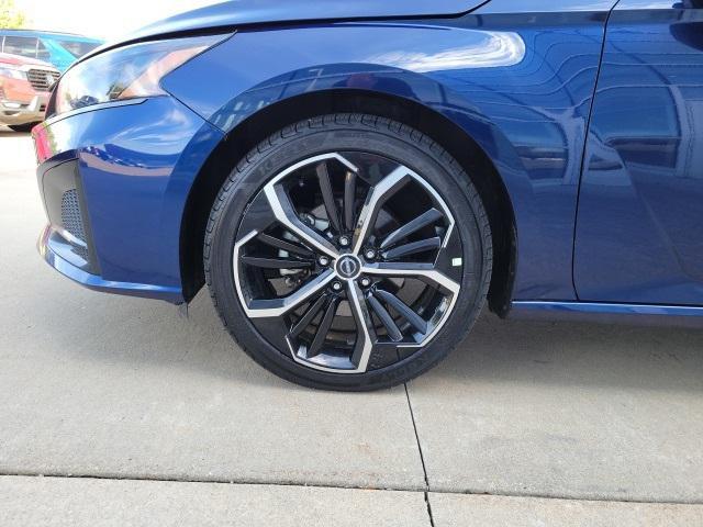 Photo of 2023 Deep Blue Pearl Nissan Altima