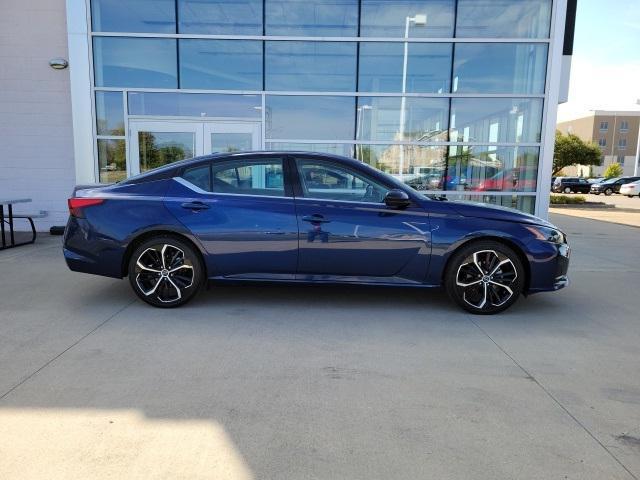 Photo of 2023 Deep Blue Pearl Nissan Altima