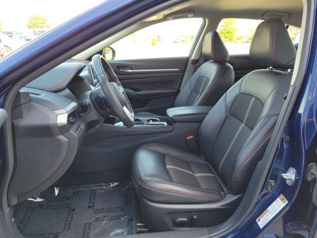 Photo of 2023 Deep Blue Pearl Nissan Altima