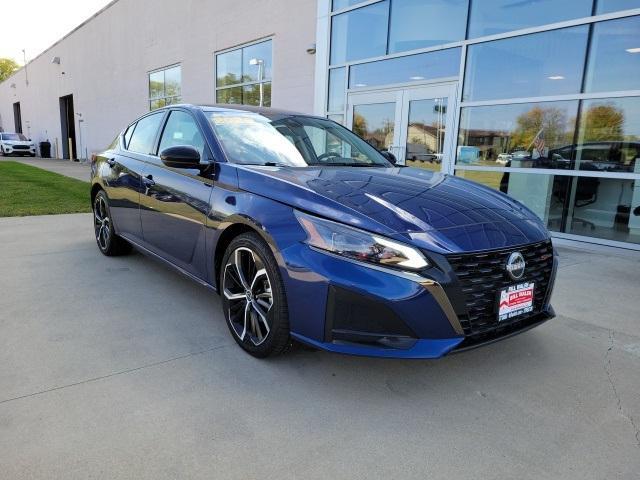 Photo of 2023 Deep Blue Pearl Nissan Altima