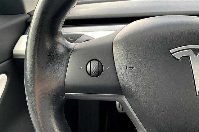 Photo of 2018 Deep Blue Metallic Tesla Model 3