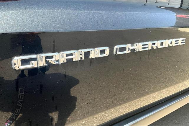 Photo of 2015 Brilliant Black Crystal Pearlcoat Jeep Grand Cherokee