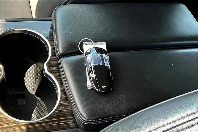 Photo of 2015 Black Tesla Model S