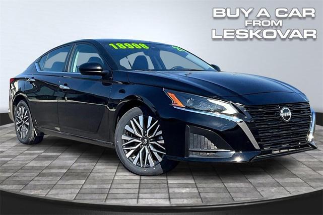 Photo of 2023 Super Black Nissan Altima