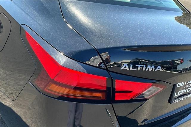 Photo of 2023 Super Black Nissan Altima