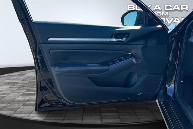 Photo of 2023 Super Black Nissan Altima