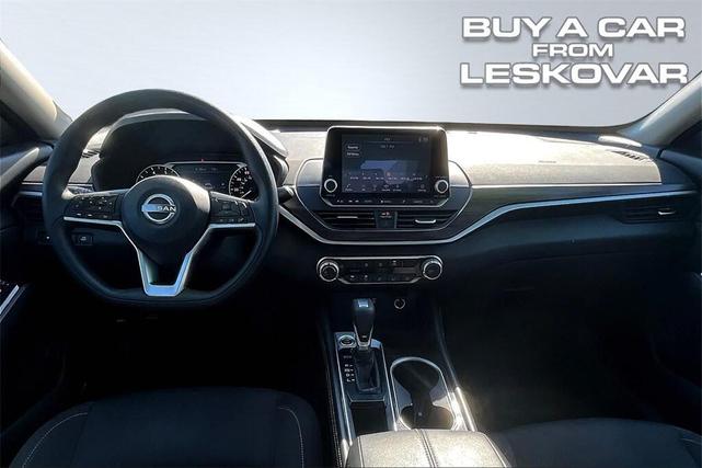 Photo of 2023 Super Black Nissan Altima