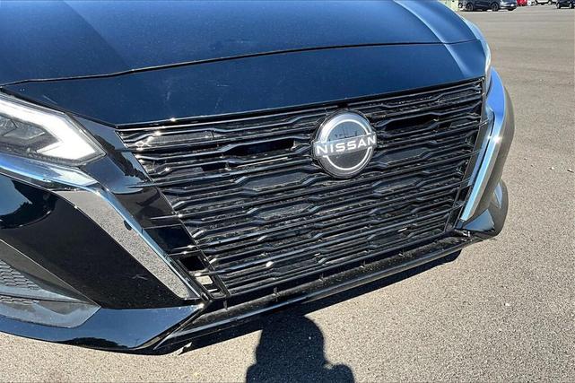 Photo of 2023 Super Black Nissan Altima