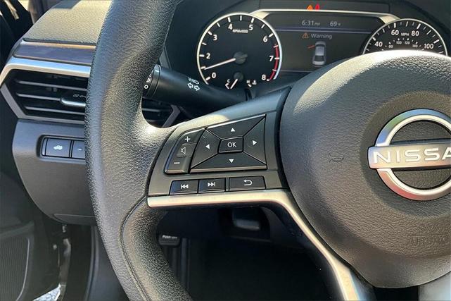 Photo of 2023 Super Black Nissan Altima