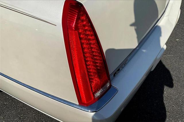 Photo of 2008 White Diamond Tricoat Cadillac DTS