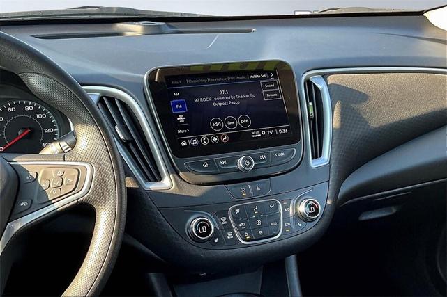 Photo of 2022 Silver Ice Metallic Chevrolet Malibu