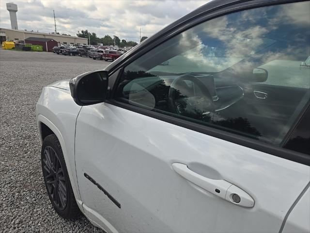 Photo of 2022 Bright White Clearcoat Jeep Compass