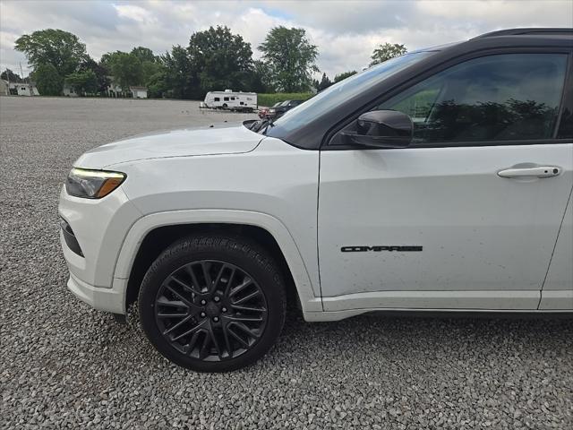 Photo of 2022 Bright White Clearcoat Jeep Compass
