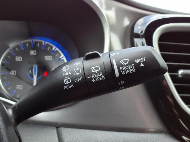 Photo of 2025 Fathom Blue Pearlcoat Chrysler Pacifica