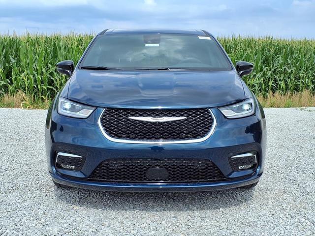 Photo of 2025 Fathom Blue Pearlcoat Chrysler Pacifica