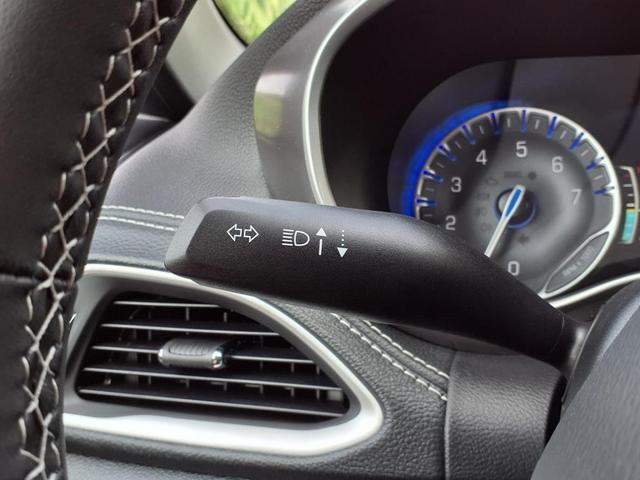 Photo of 2025 Fathom Blue Pearlcoat Chrysler Pacifica