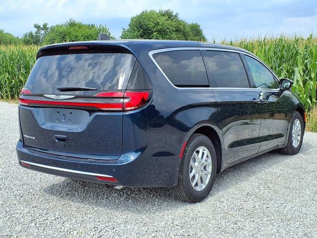 Photo of 2025 Fathom Blue Pearlcoat Chrysler Pacifica