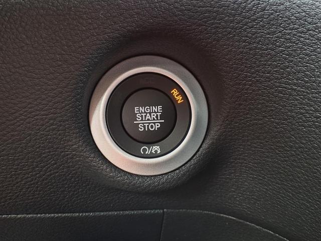 Photo of 2025 Fathom Blue Pearlcoat Chrysler Pacifica