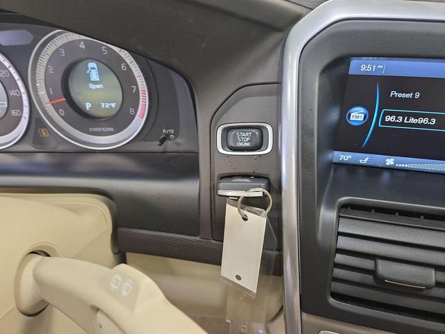 Photo of 2013 Black Sapphire Metallic Volvo XC60