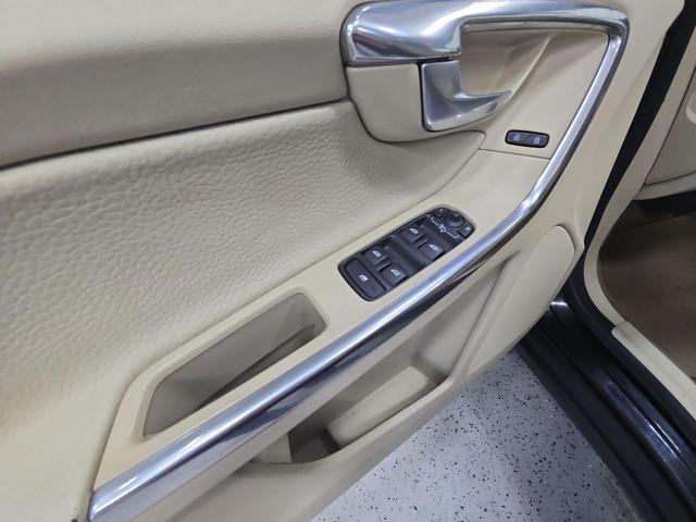 Photo of 2013 Black Sapphire Metallic Volvo XC60