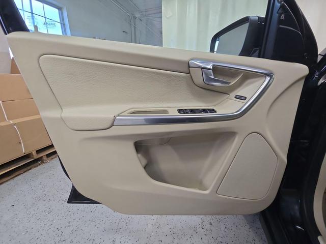 Photo of 2013 Black Sapphire Metallic Volvo XC60