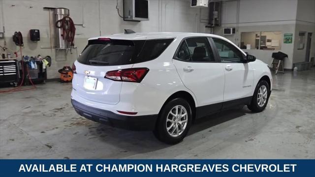 Photo of 2023 Summit White Chevrolet Equinox