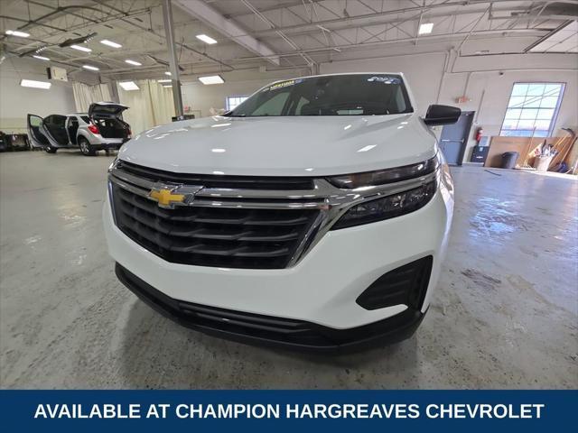 Photo of 2023 Summit White Chevrolet Equinox